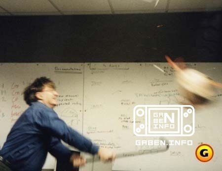 Headcrab (piñata) in the Valve office during the development of the first part of Half-Life😎