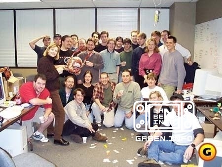Headcrab (piñata) in the Valve office during the development of the first part of Half-Life😎