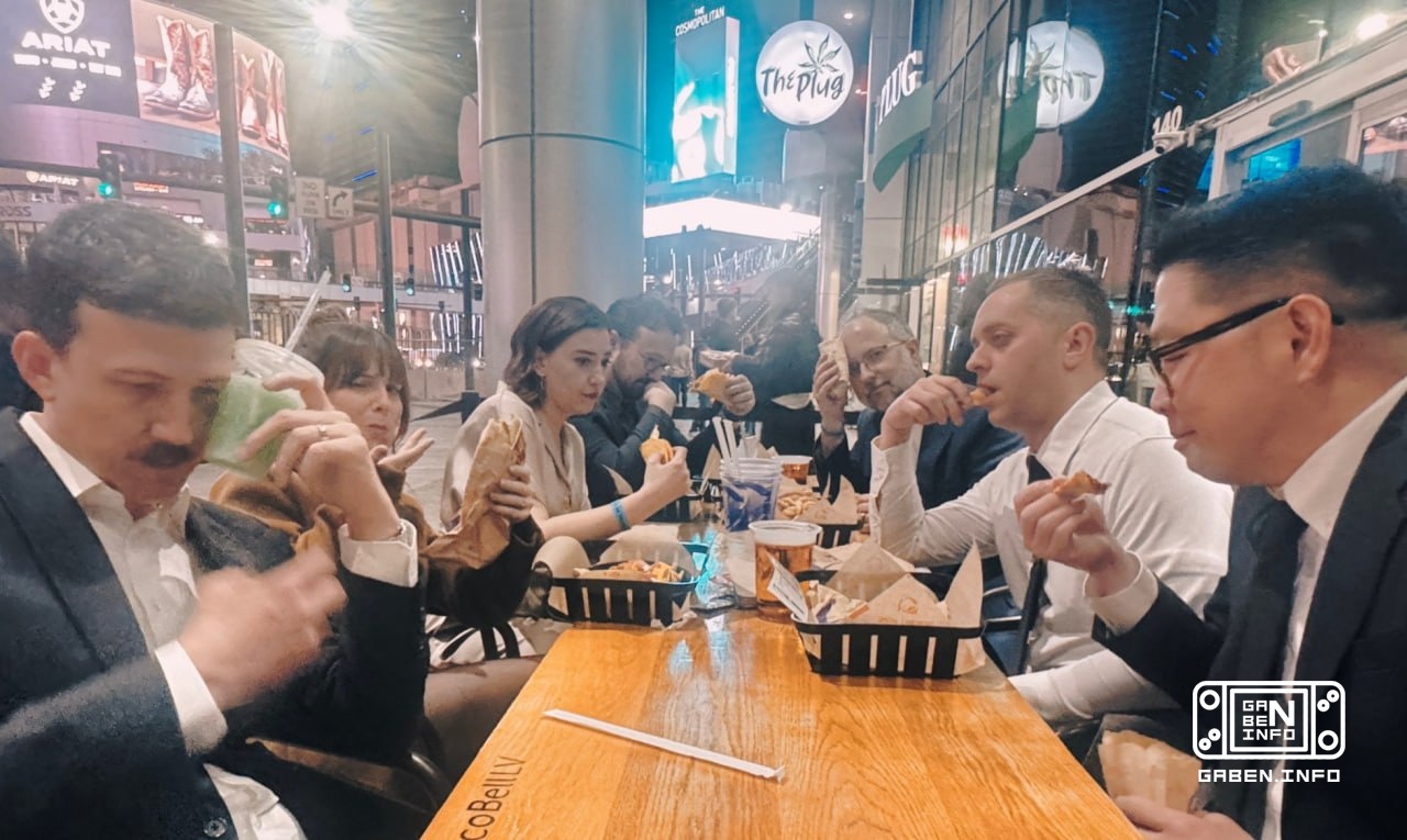 This is how the AdHoc Studio development team reacted to the results of the DICE Awards They repeated one of the scenes ...