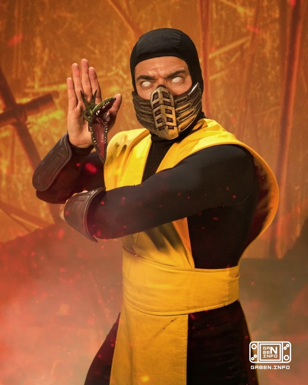 Continuing the MK theme! A very successful cosplay, in my opinion👍 Scorpion / Mortal Kombat / movie 1995 Cosplayer - Die...