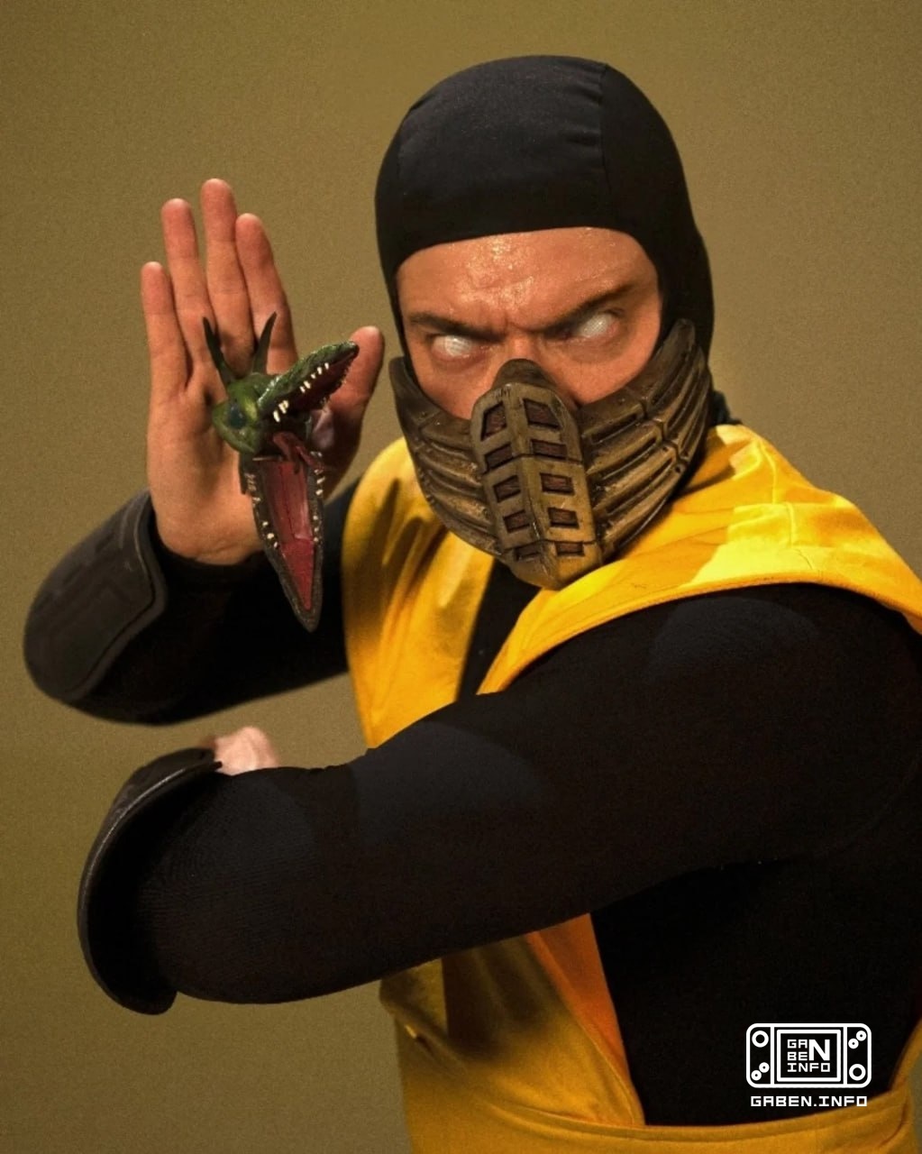 Continuing the MK theme! A very successful cosplay, in my opinion👍 Scorpion / Mortal Kombat / movie 1995 Cosplayer - Die...