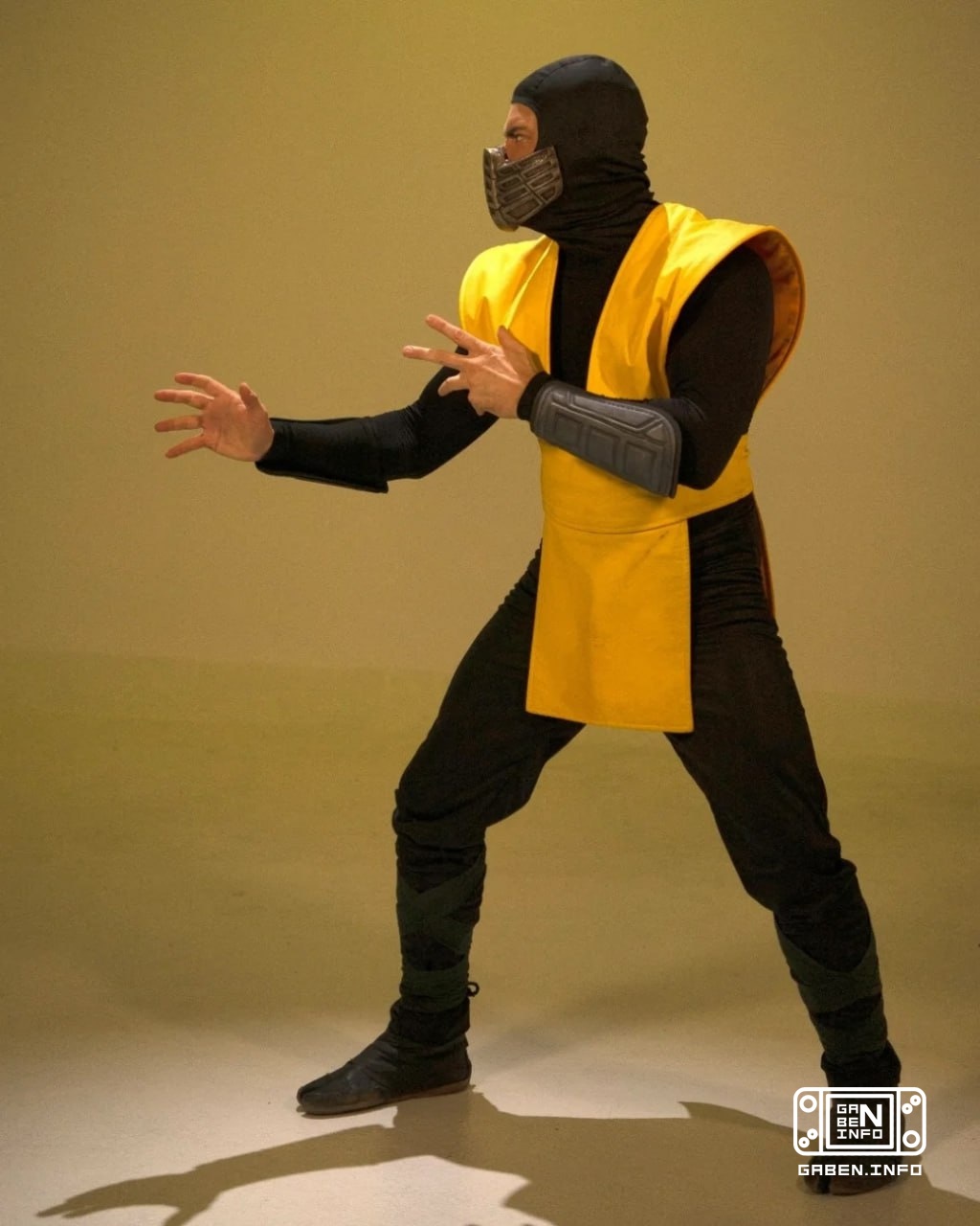 Continuing the MK theme! A very successful cosplay, in my opinion👍 Scorpion / Mortal Kombat / movie 1995 Cosplayer - Die...