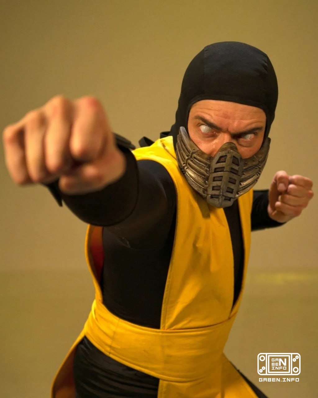 Continuing the MK theme! A very successful cosplay, in my opinion👍 Scorpion / Mortal Kombat / movie 1995 Cosplayer - Die...