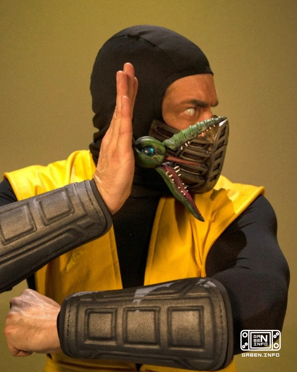 Continuing the MK theme! A very successful cosplay, in my opinion👍 Scorpion / Mortal Kombat / movie 1995 Cosplayer - Die...