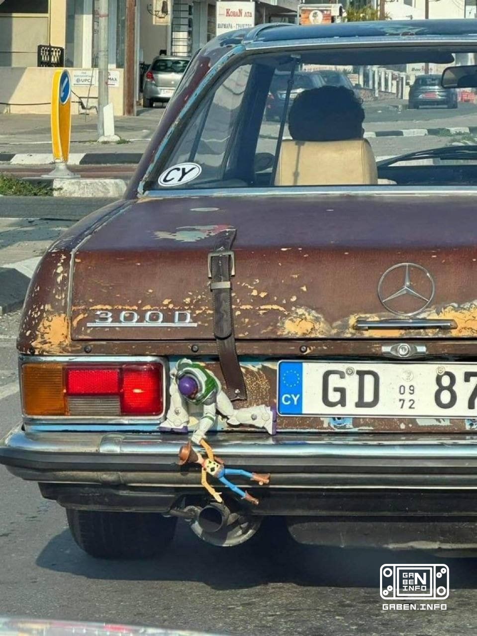 Save yourself, Woody😁