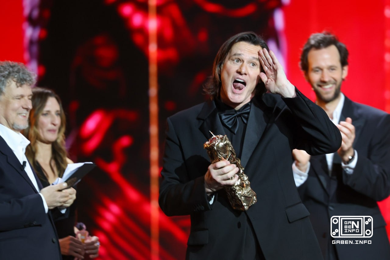Jim Carrey received an honorary Cesar for his contribution to cinema and gave a speech entirely in French.The actor than...