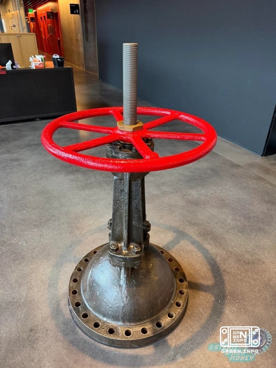 📱 What's inside the Valve office - insights from the tour. A Reddit user got to Valve's headquarters in Seattle and gave...