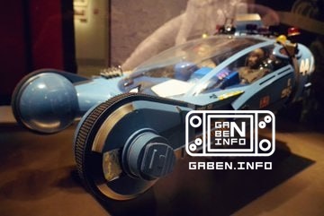 Kojima once again visited his favorite museum/theater - the Cinémathèque in Paris. After taking pictures with popcorn se...