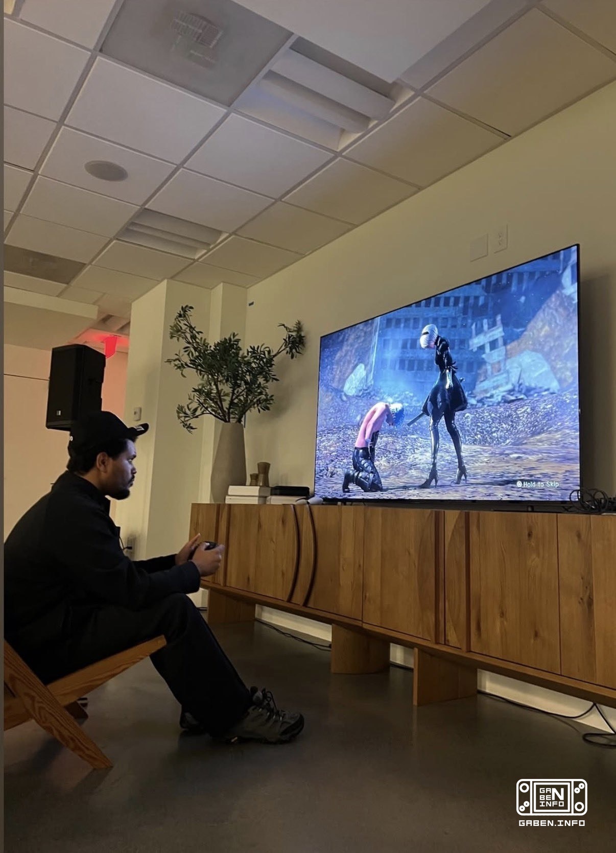 Famous gamer Vykhodnoy shows how intensely he plays NieR: Automata. We wish him good luck in completing all the endings!...