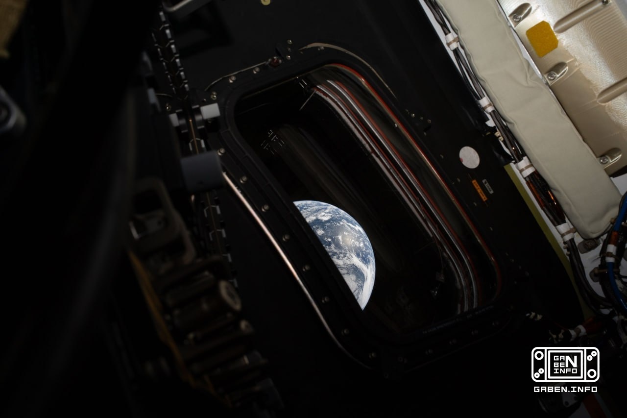 NASA has published two photos of the Earth taken by participants in the Artemis 2 mission.These are the first such photo...