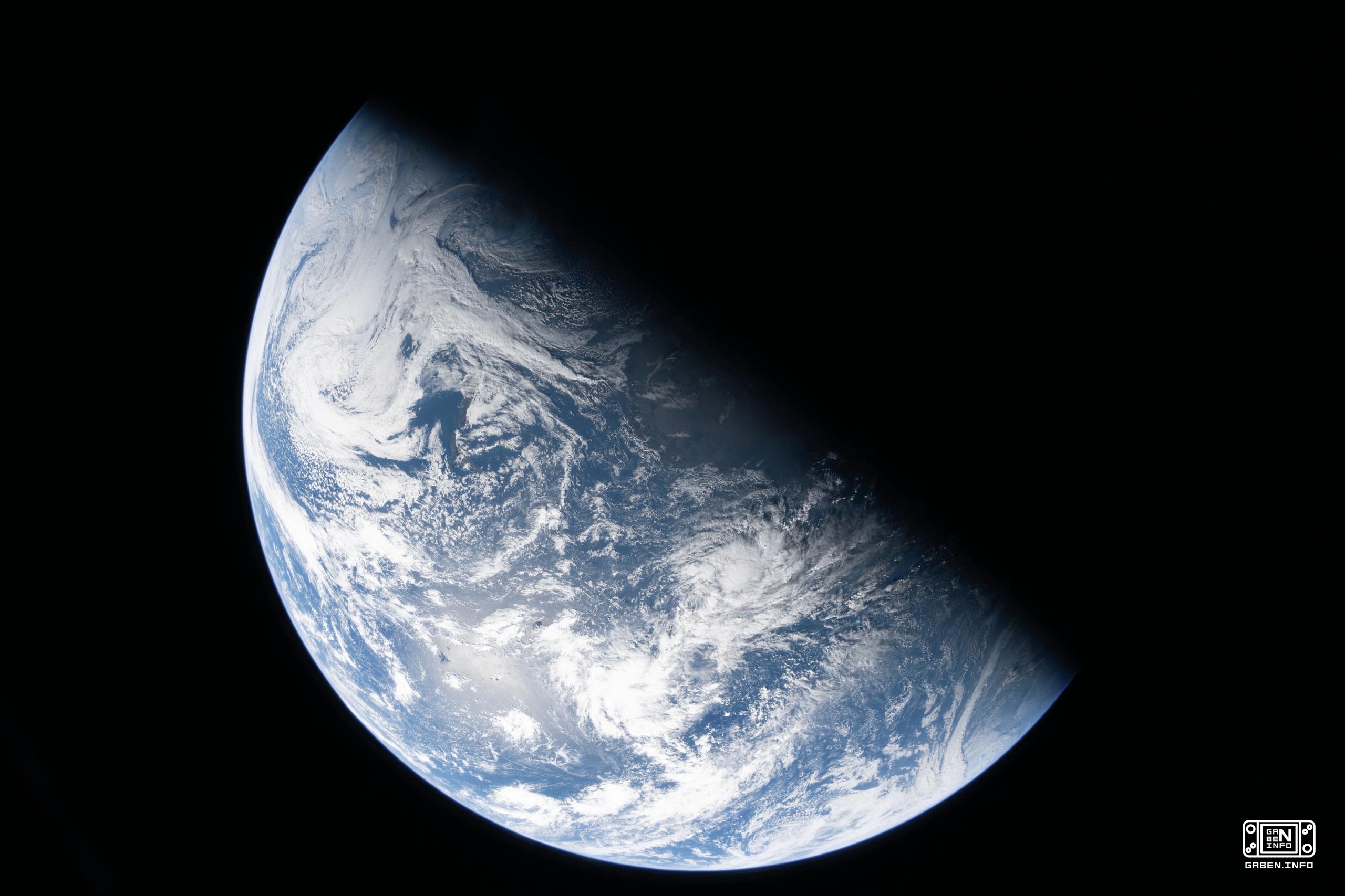 NASA showed a couple more photos of the Earth, which were taken from the Orion spacecraft: so, in the first one you can ...