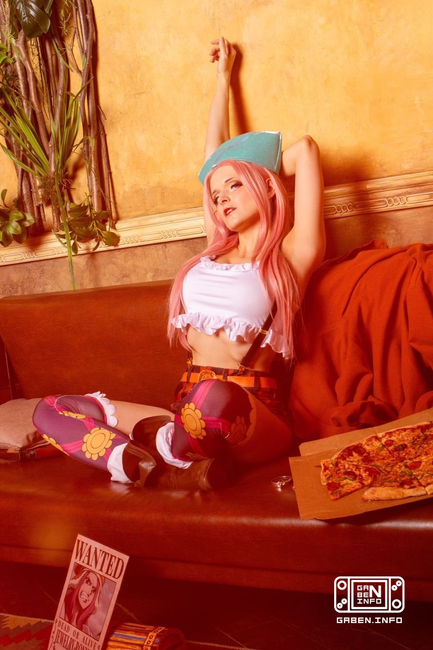 Character: Bonney Cosplayer: Mari Aisu