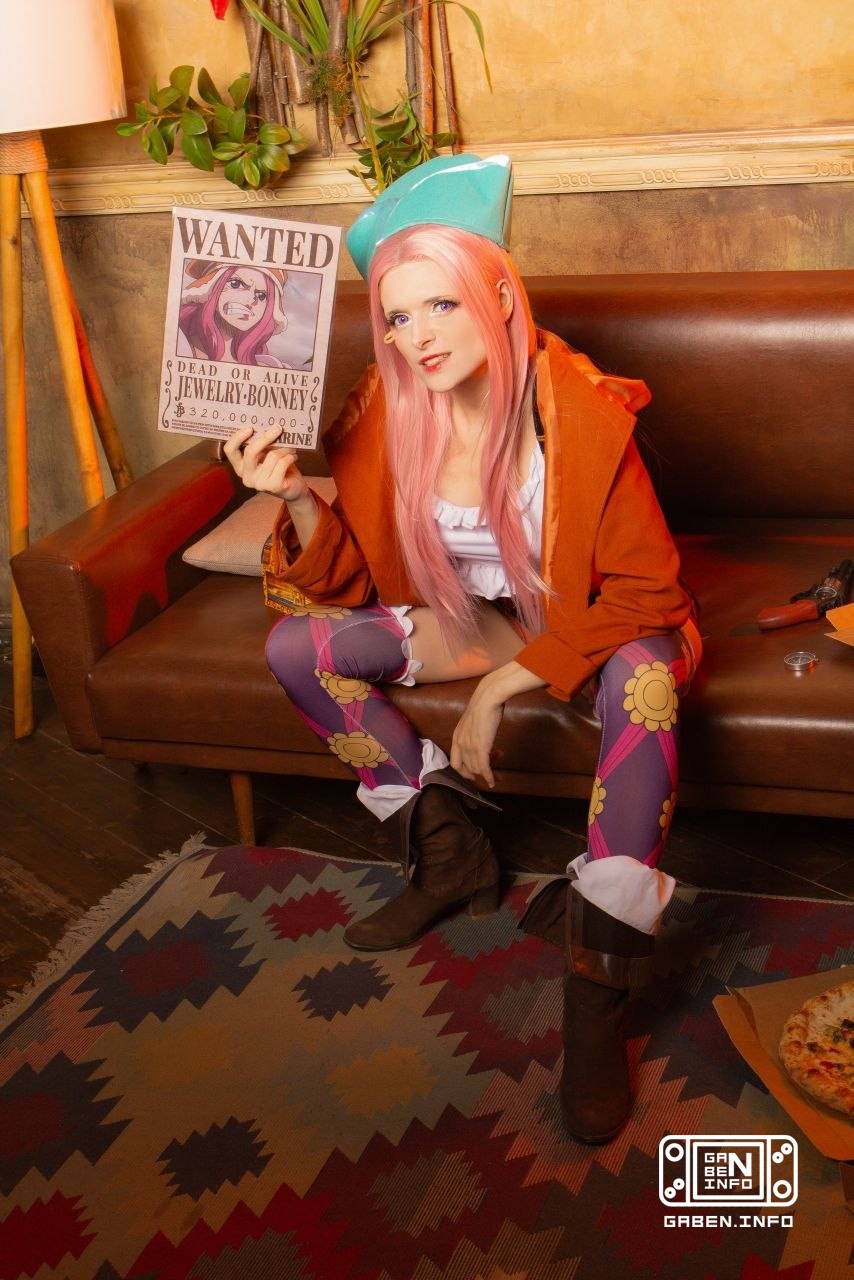 Character: Bonney Cosplayer: Mari Aisu