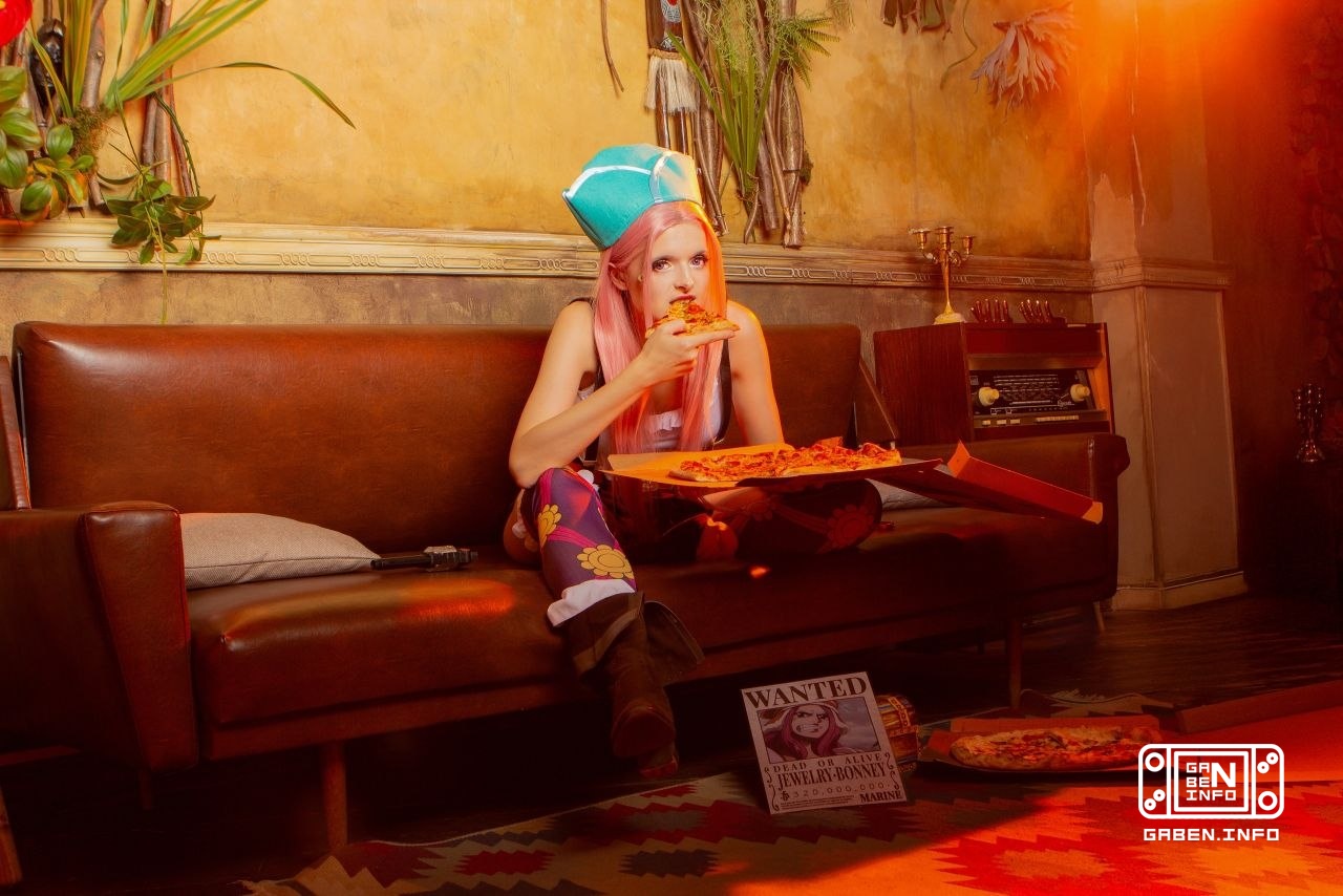 Character: Bonney Cosplayer: Mari Aisu