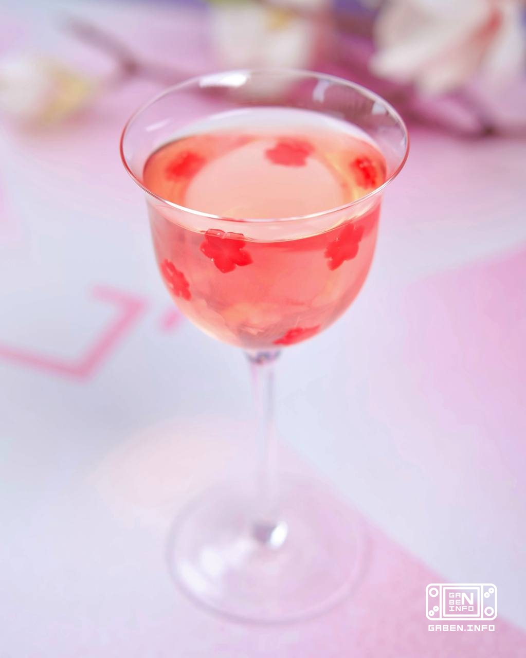 The Japanese say: ichigo ichie - each moment happens only once.That's why you definitely shouldn't miss hanami at J'PAN ...