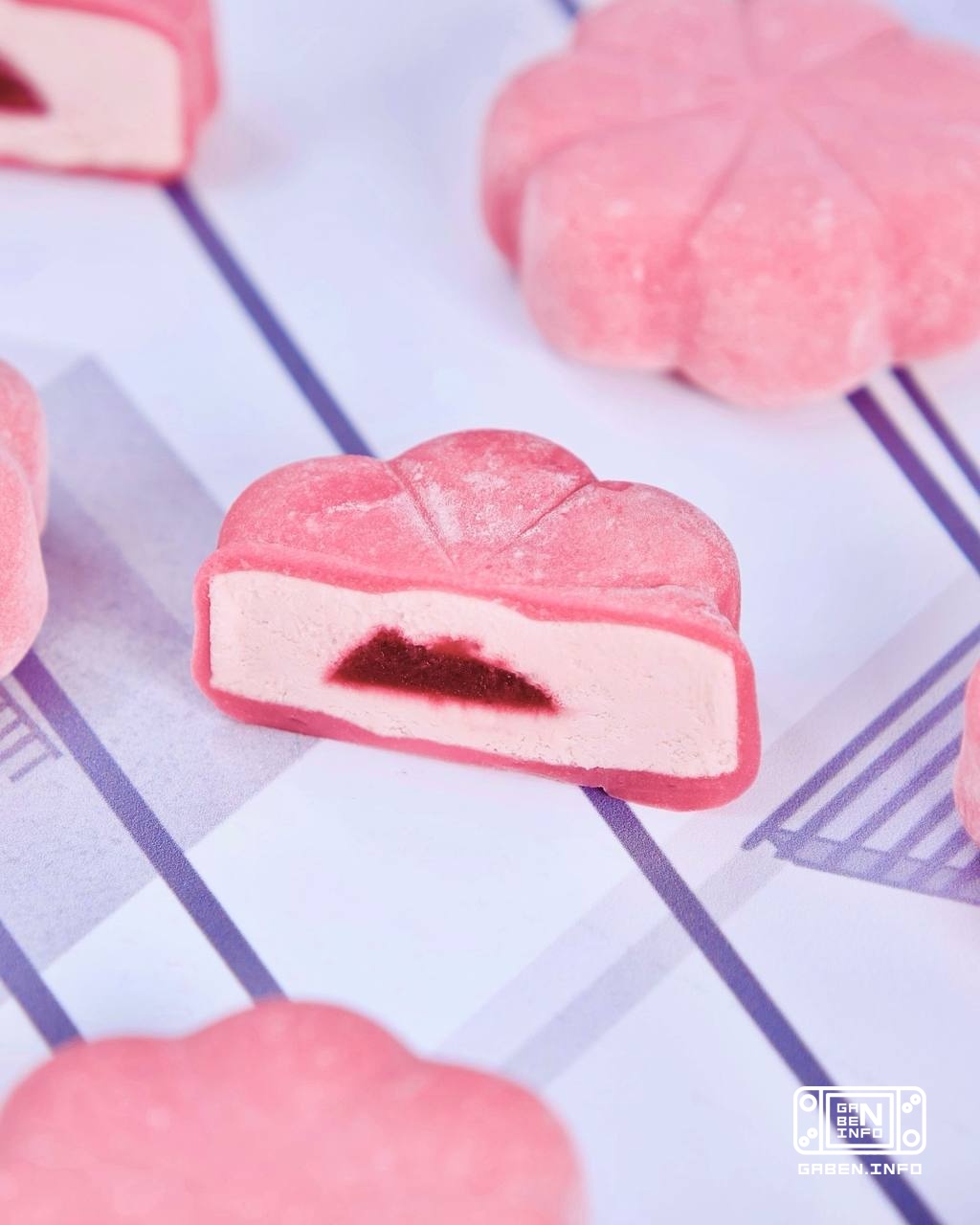 The Japanese say: ichigo ichie - each moment happens only once.That's why you definitely shouldn't miss hanami at J'PAN ...