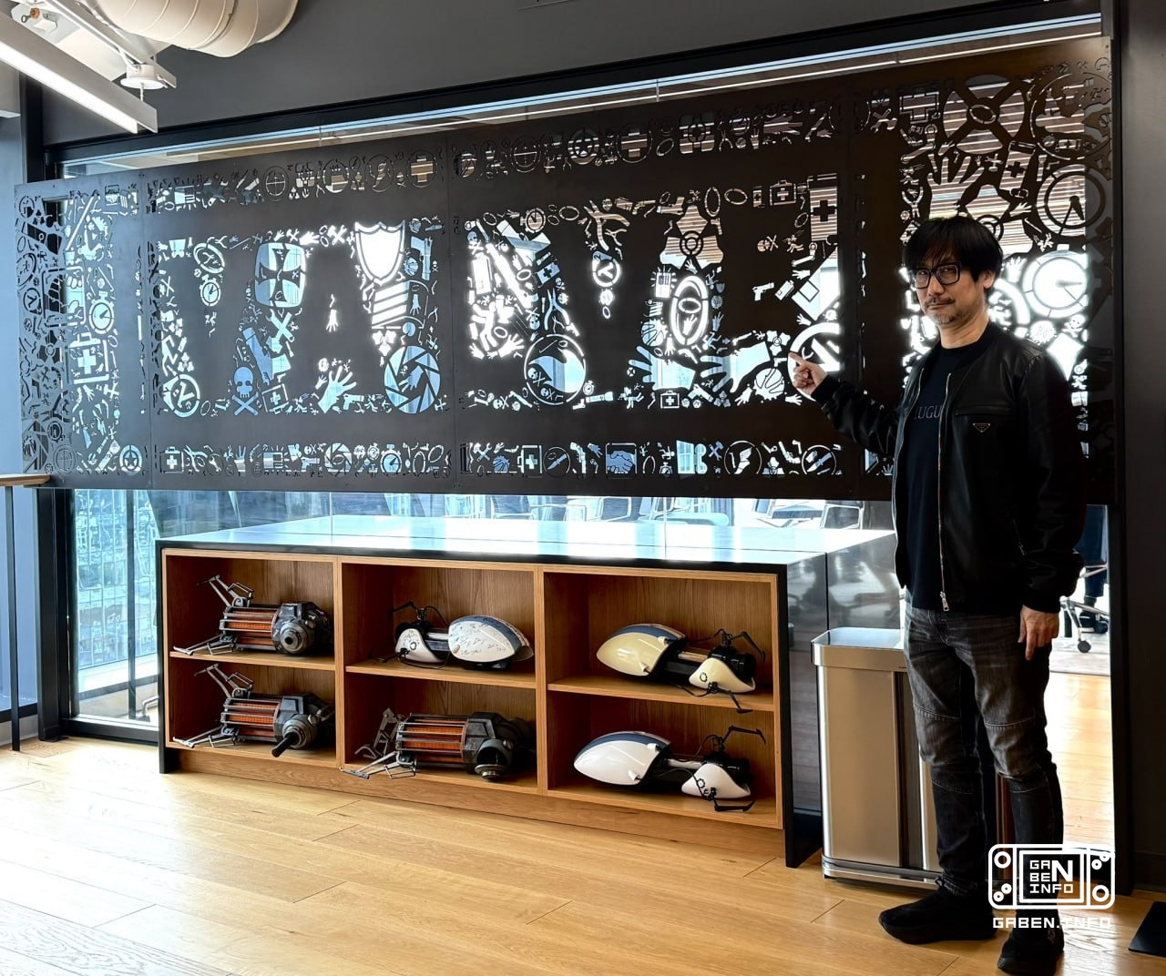 My friend's father works at Valve.Today I was urgently called to a meeting.He returned late and did not explain anything...