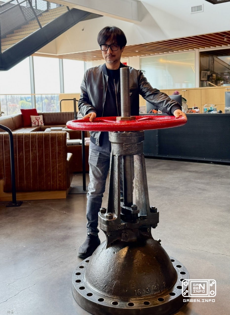 My friend's father works at Valve.Today I was urgently called to a meeting.He returned late and did not explain anything...