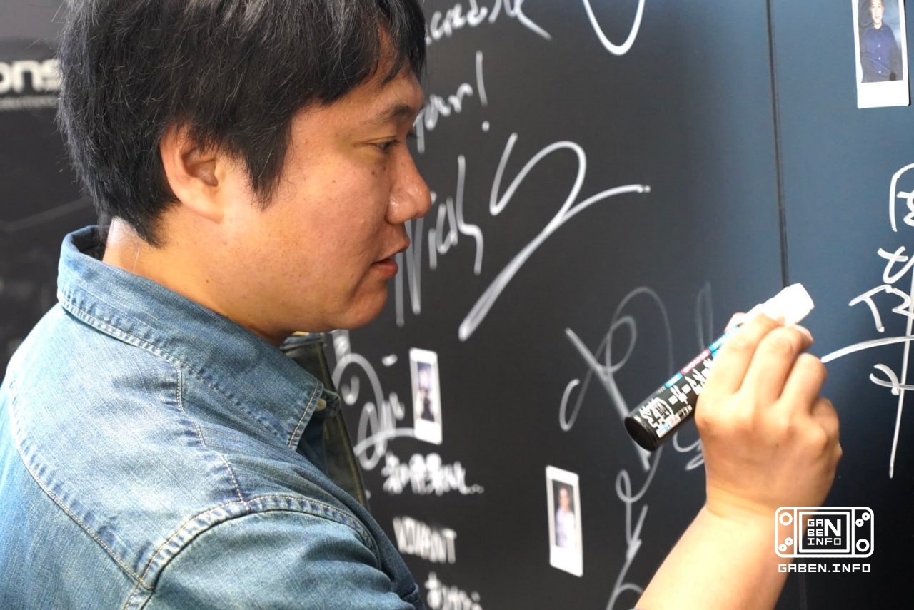 The thrashers met: director Kensuke Sonomura came to visit Kojima. We hope that the author of “Machine Gun Girl” and “Ci...