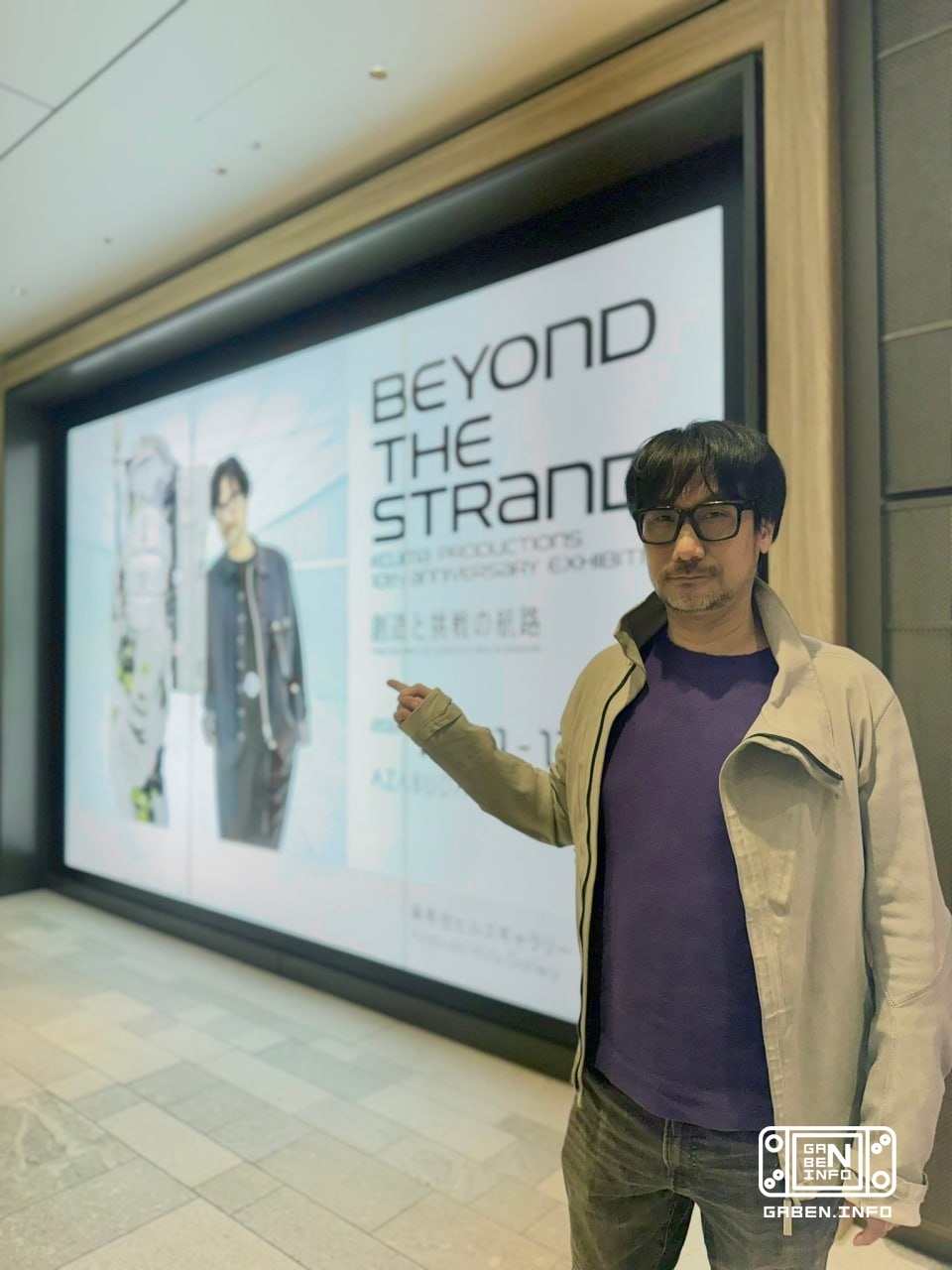 Kojima zrobiła zdjęcie z Kozimą, aby zaprosić wszystkich na 10-lecie Kojima Productions, która odbędzie się w Azabudai H...