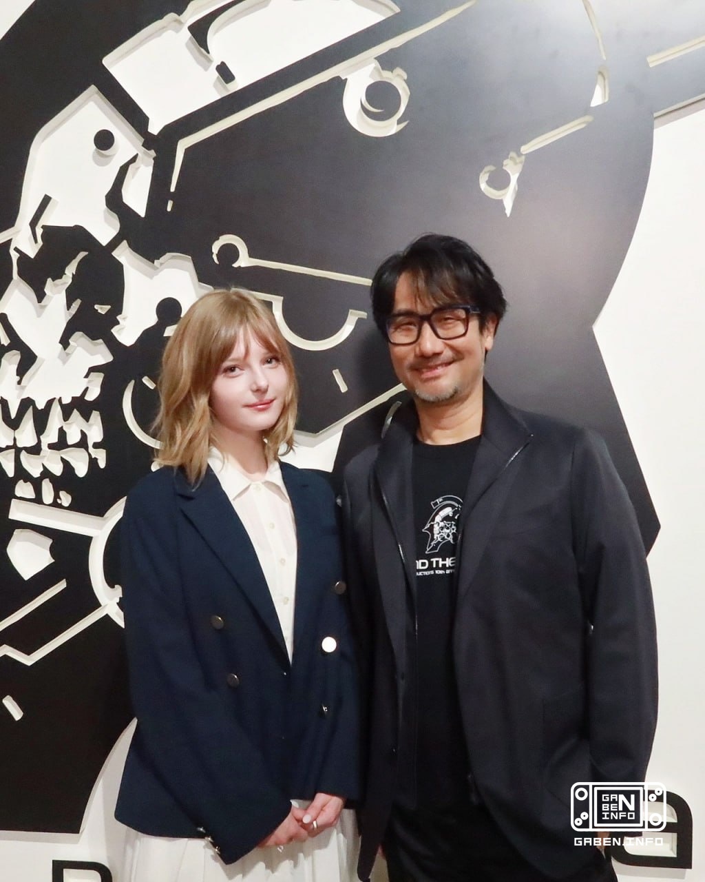 Kojima, ABD Başkanı'nın kızını Tokyo'daki sergisine Ella Frey'i davet etti. Resident Evil 4'in Resident Evil 4'teki Ashl...